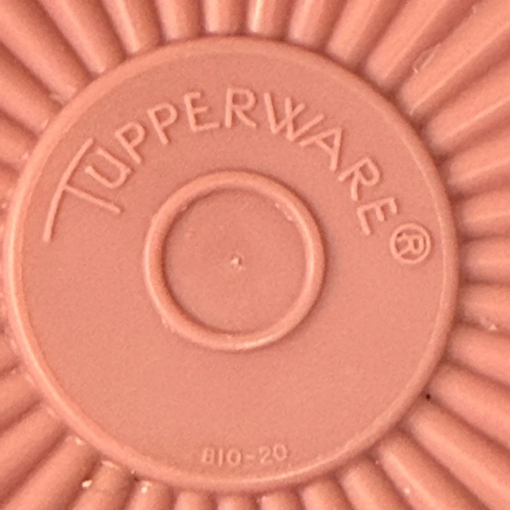 Tupperware Vintage Servalier Lid 810-20 Dusty Rose Pink Sunburst 6 Inch Seal